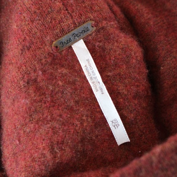Free People Cashmere Rust Red Mock Turtleneck Rolled Edge Sweater XS Pullover - Picture 6 of 7
